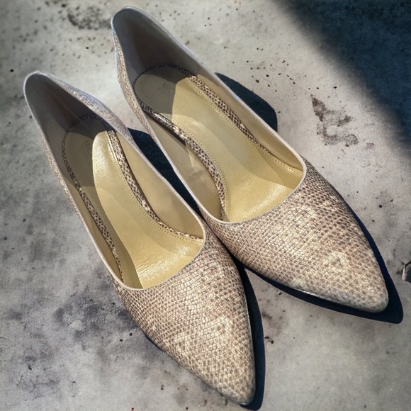 New MICHAEL KORS Oyster Mott Cross Body purse with matching shoes size 7 1/2 - Picture 6 of 17